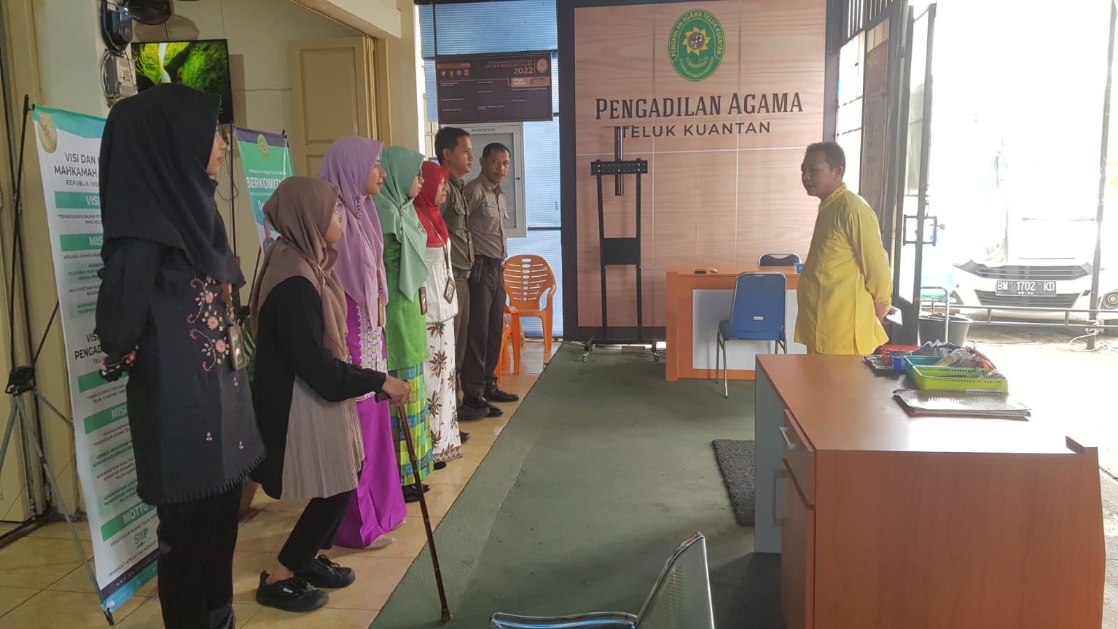 Briefing Pagi Rutin Petugas Pelayanan Terpadu Satu Pintu Oleh Panitera