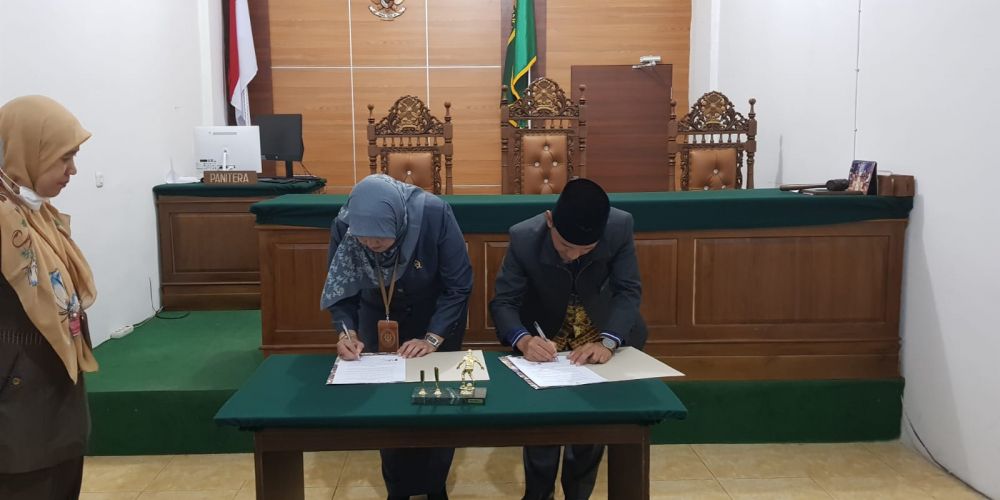 Penandatanganan MoU PA Teluk Kuantan dan Fakultas Syariah dan Hukum UIN Suska Riau