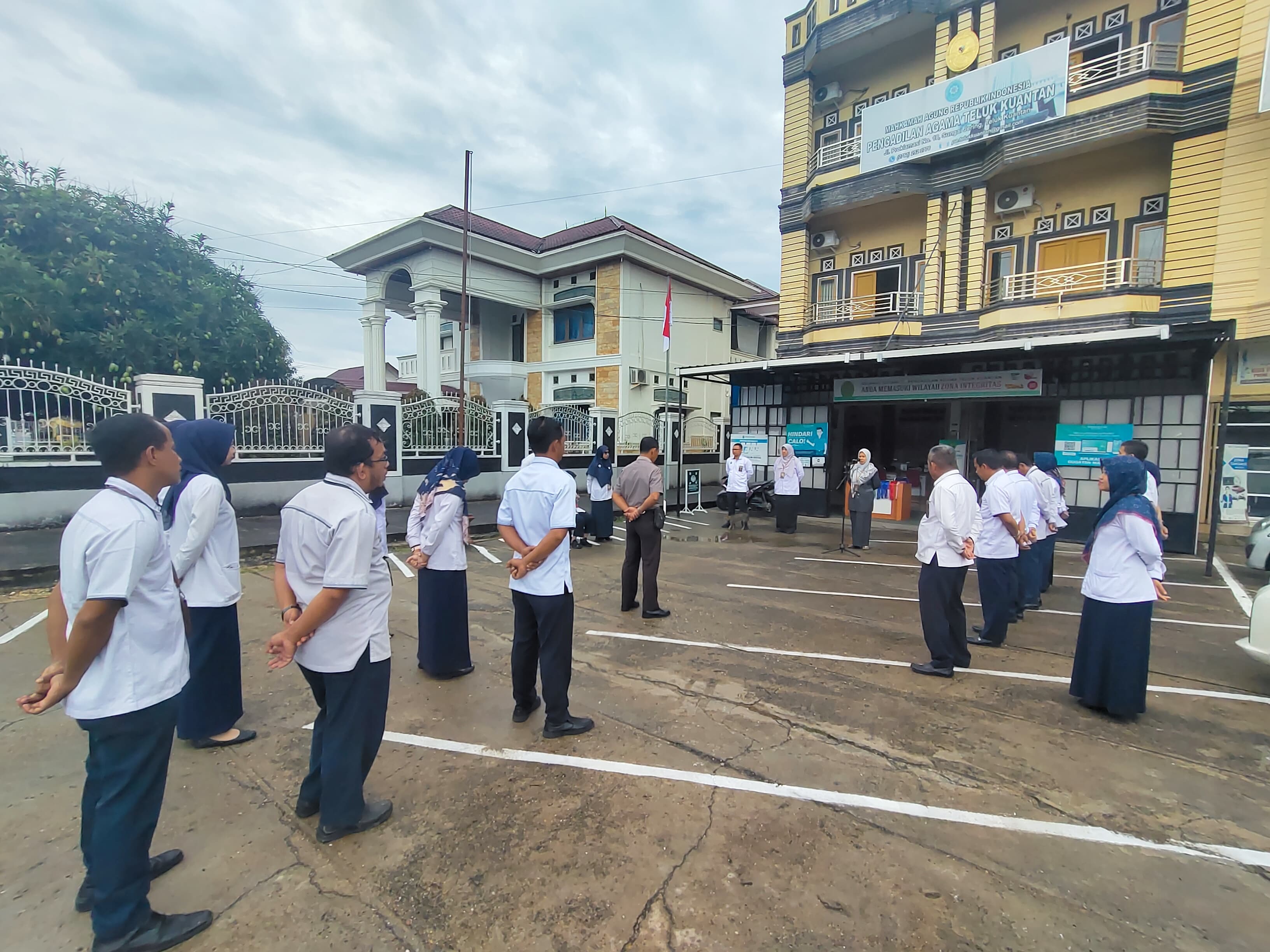 apel pagi 04 des