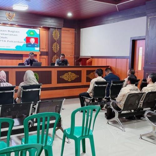 Pembinaan Kesekretariatan oleh Sekretaris PTA Pekanbaru di PA Teluk Kuantan